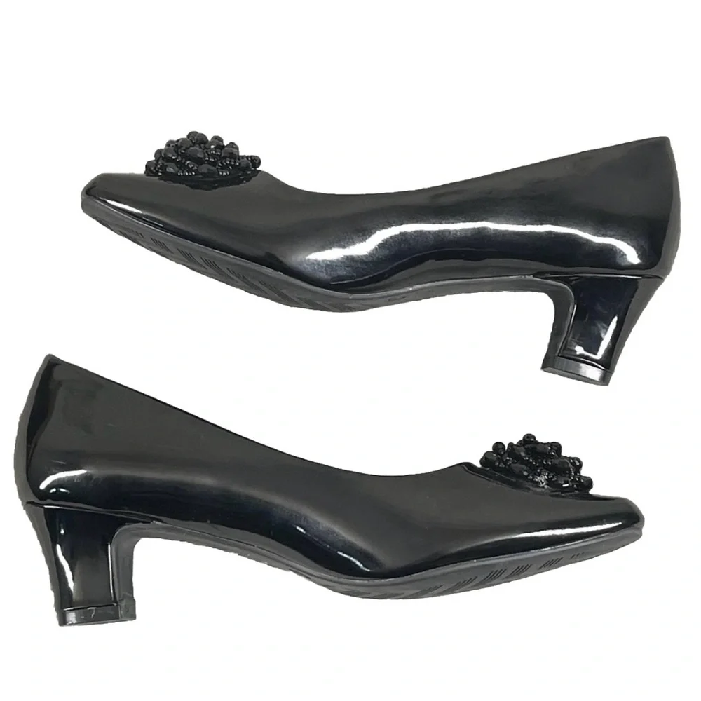 PUMP KITTEN HEELS Black W/Black‎ Carnation Medallions Torta Caliente Women's 8M